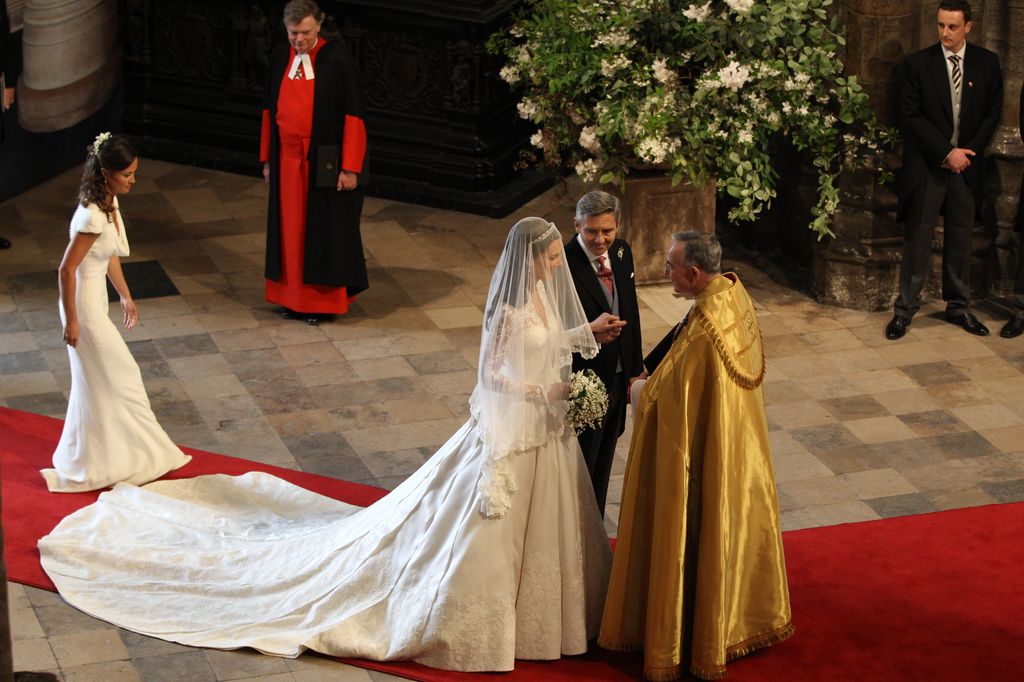 Catherine Middleton accompanied by her father Michael on wedding day