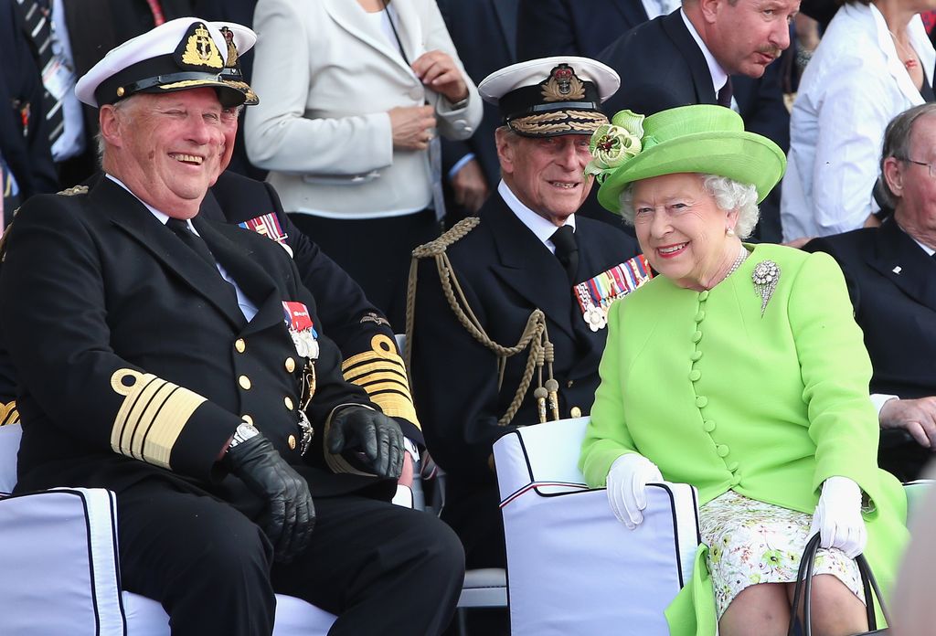 King Harald and Queen Elizabeth II sharing a joke