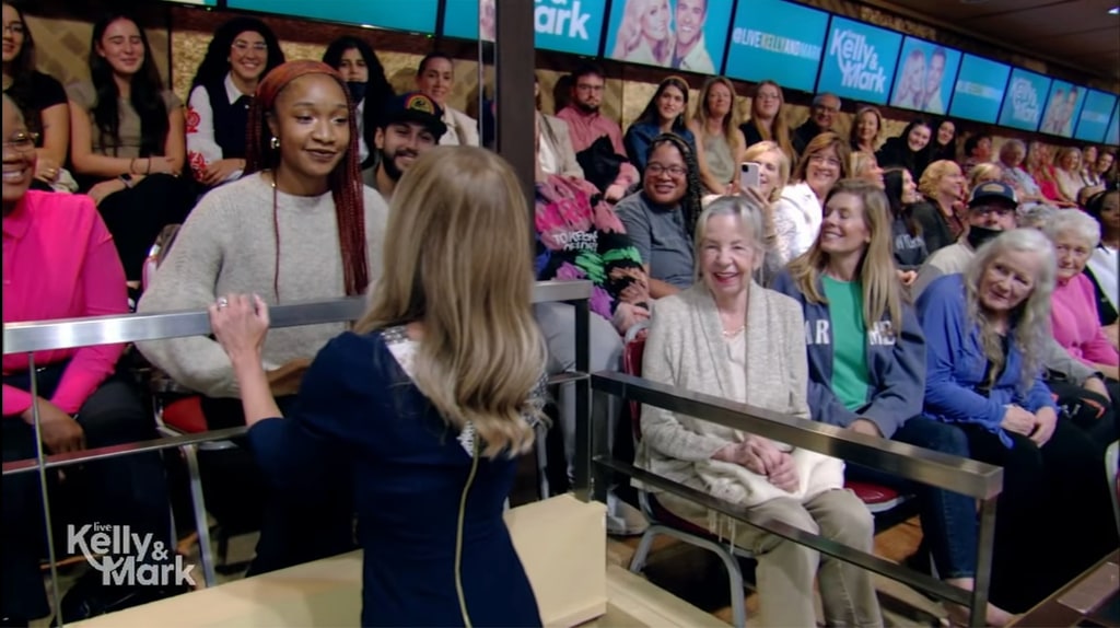 Kelly Ripa got out of her chair to help an audience member determine whether she should get bangs or not 