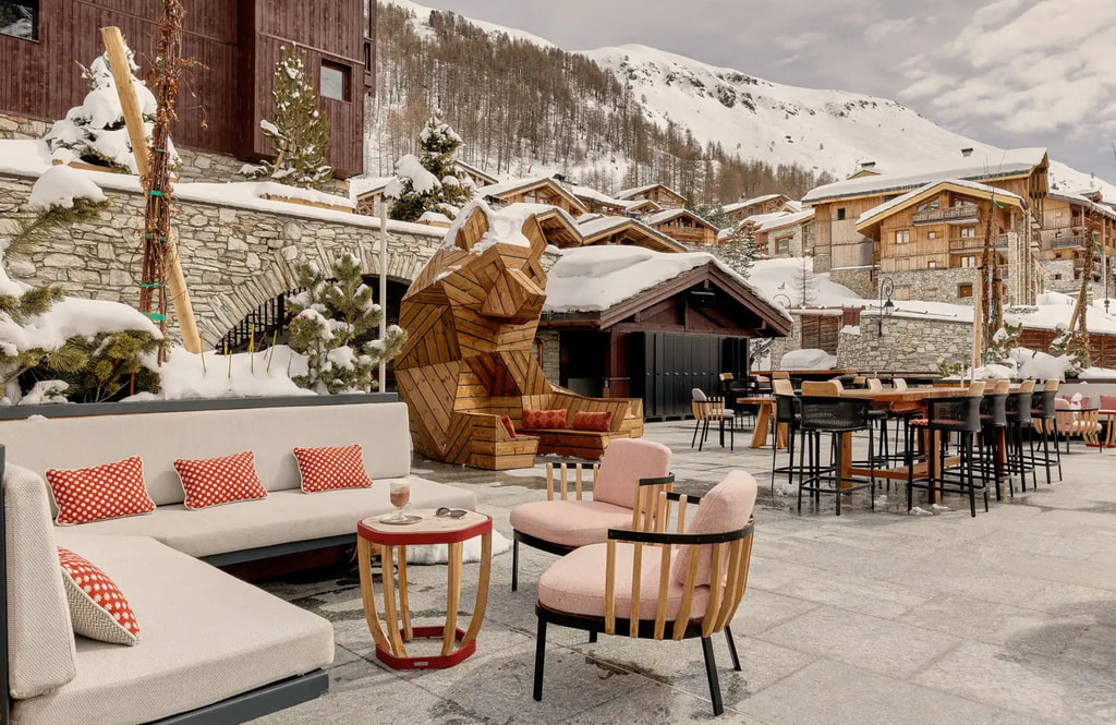Club Med de Val d’Isère outdoor courtyard