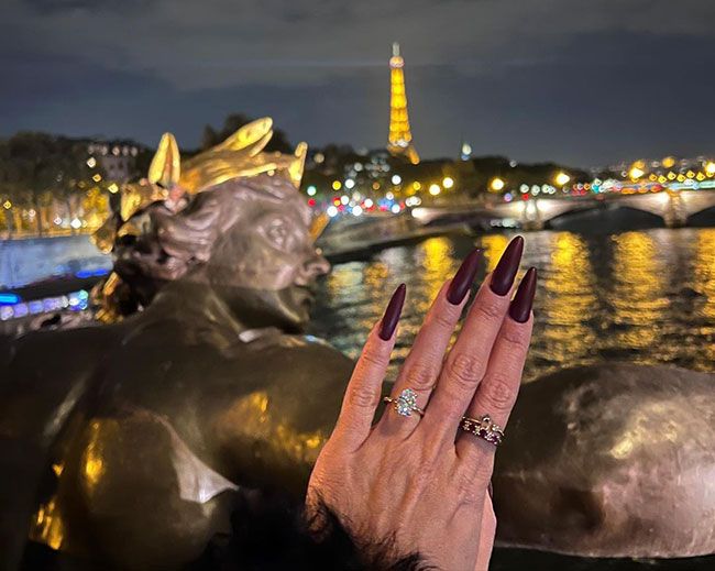 vanessa hudgens' hand wearing engagement ring