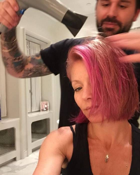 kelly ripa pink hair