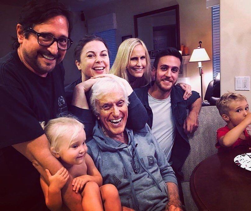 Dick Van Dyke celebrates Father's Day with three generations of Van Dykes