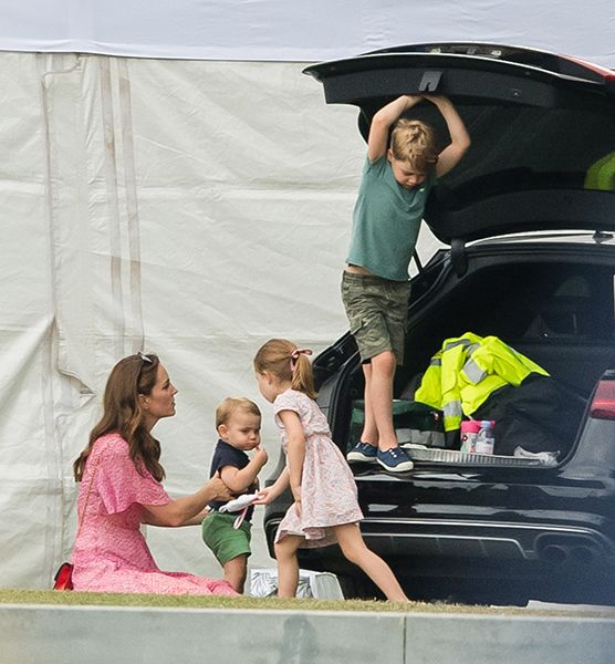 kate middleton with kids by car
