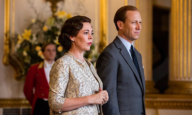 olivia colman playing the queen