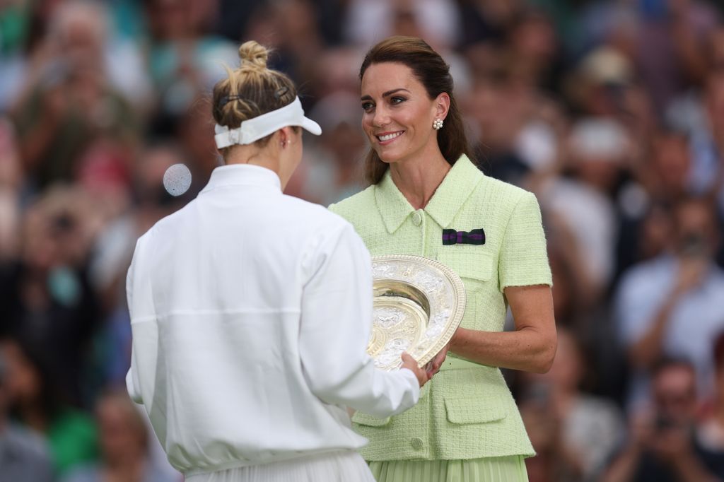 Kate Middleton handing a Wimbleton trophy to Marketa Vondrousova