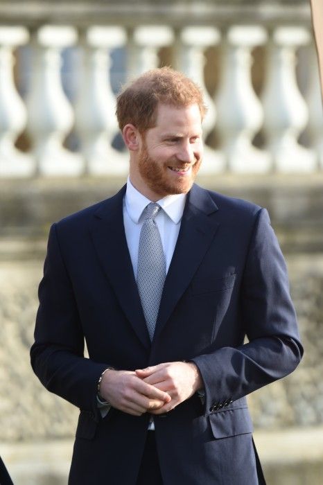 prince harry suit outside