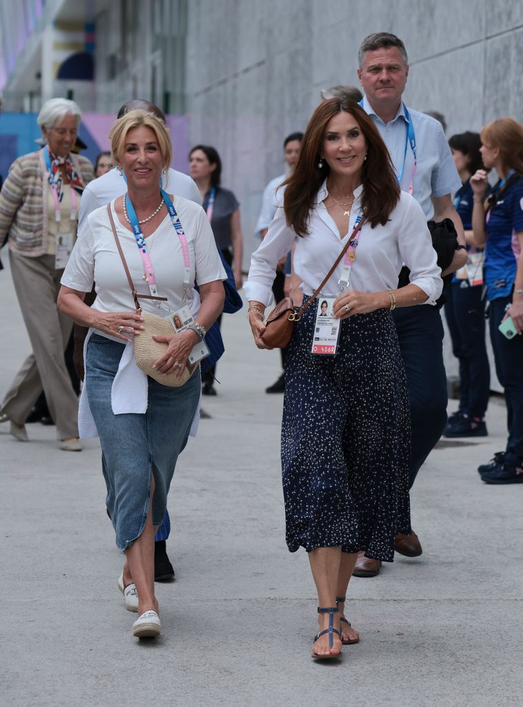 Queen Mary with helle trolle in navy skirt