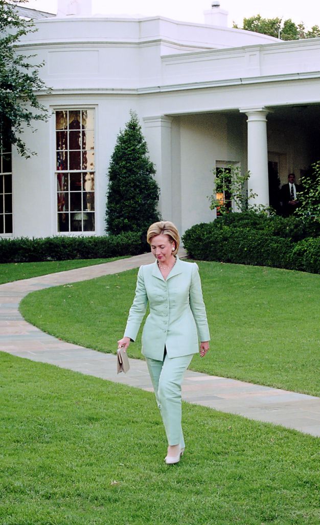 First Lady Hillary Clinton leaves the White House after the Democratic Business Leaders event, Washington DC, September 10, 1998.