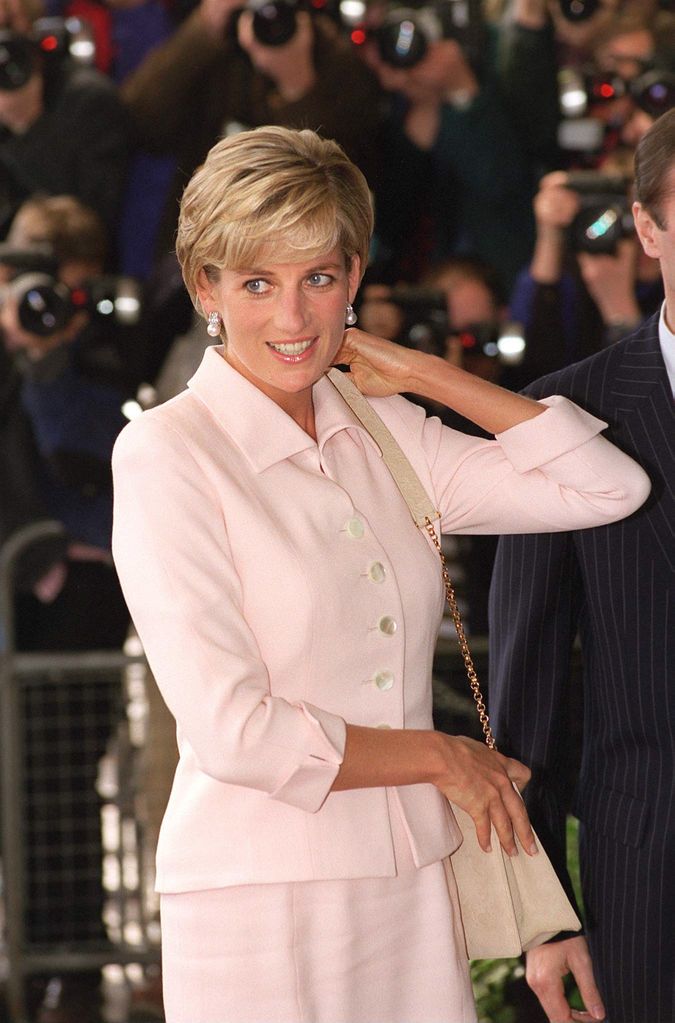 Diana, princesa de Gales, no Daily Star Gold Awards no Savoy Hotel, Londres  