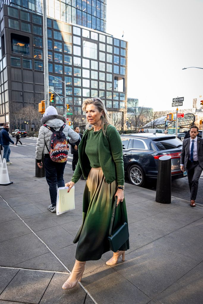 Queen Maxima on new york street in green outfit