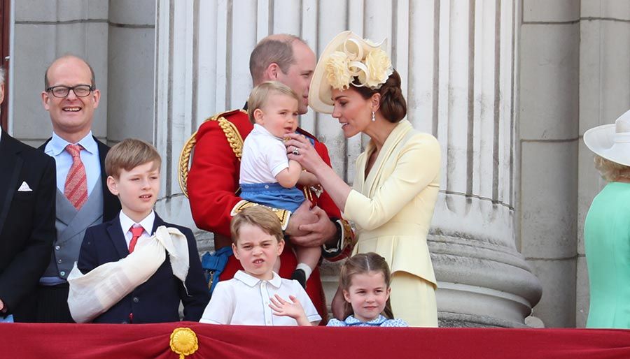 kate middleton and louis balcony