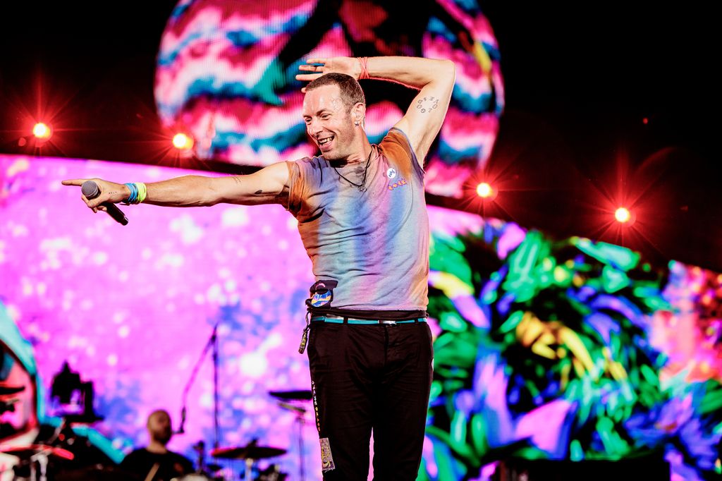MILAN, ITALY - JUNE 25: (EDUCATIONS ONLY) Chris Martin of Coldplay performs at San Siro Stadium on June 25, 2023 in Milan, Italy.  (Photo by Sergiona Infuso/Corbis via Getty Images for ABA)