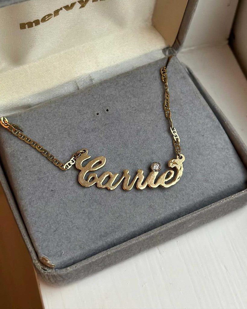 Carrie necklace on SJP post