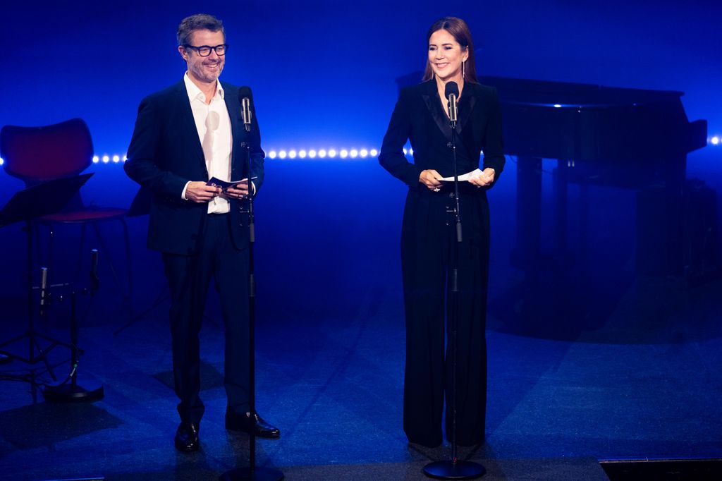 Queen Mary on stage with king frederik