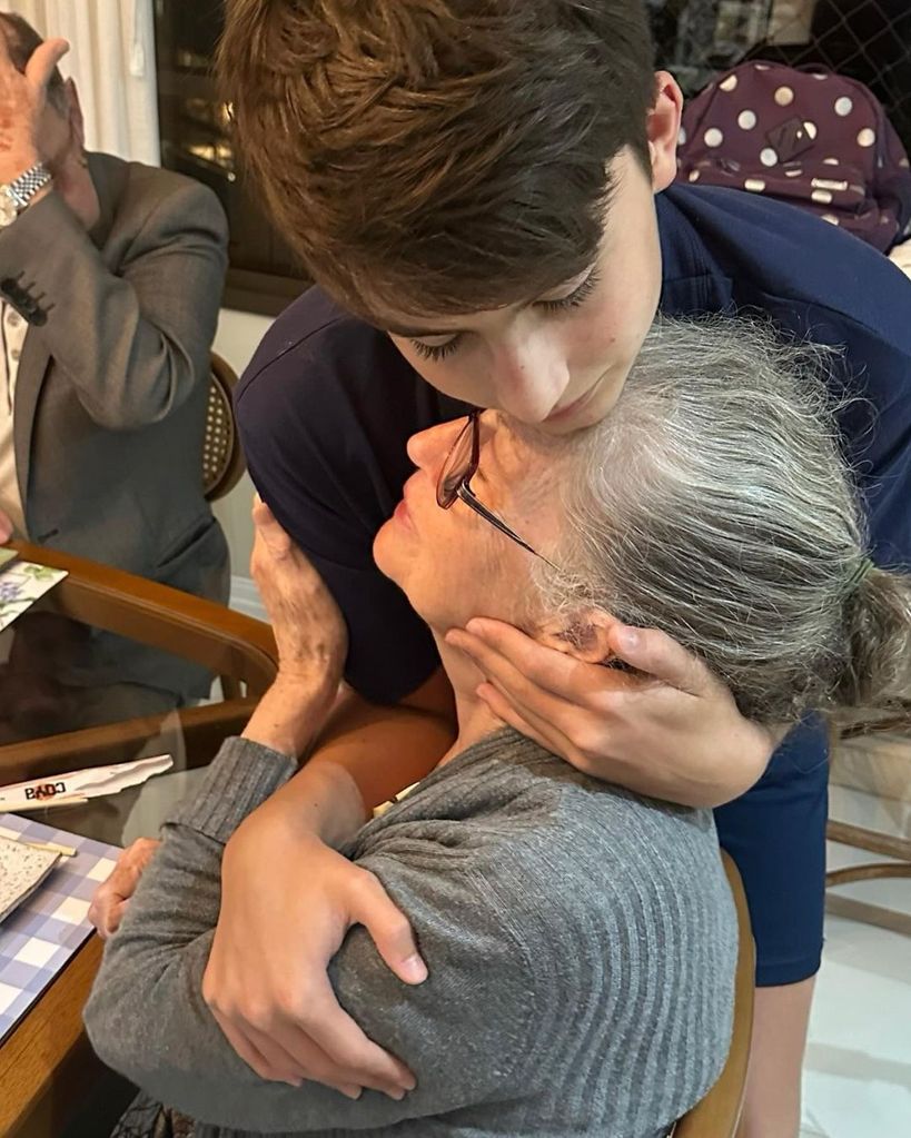 A heartwarming embrace between Gisele's son Benjamin and his maternal grandmother, Vânia 