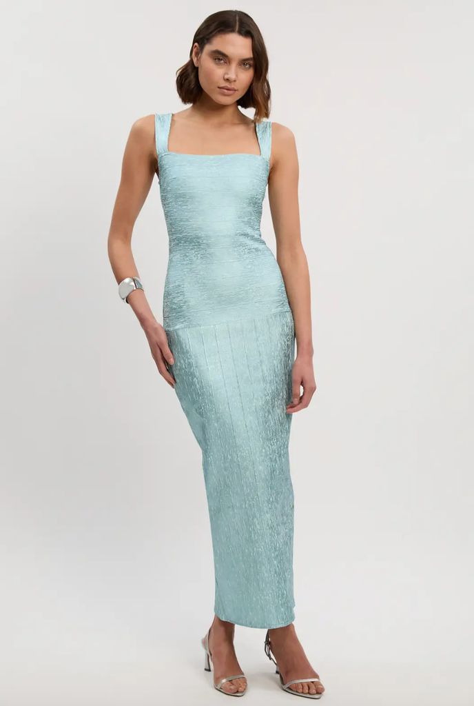 Les tenues BGT 2026 d'Amanda Holden sont une masterclass de style intemporel à 55 ans - achetez son style 3 Karen Millen - Robe longue en tricot à bretelles en forme de silhouette métallique