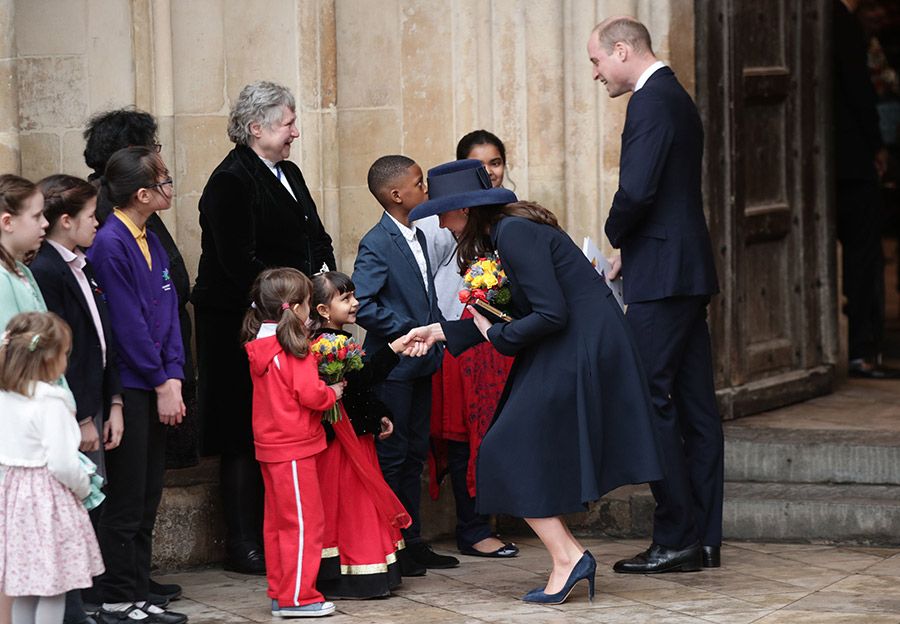 kate middleton receives flowers commonwealth