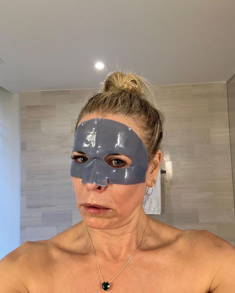 Chelsea Handler stunned fans with a quirky shower selfie 