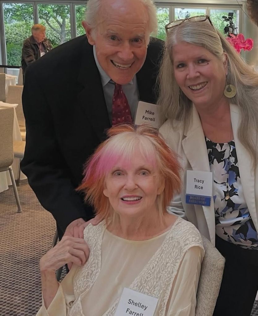Mike Farrell, Shelley Fabares et Tracy Rice lors d'un événement pour la pénalité de mort à Los Angeles, partagée sur Instagram