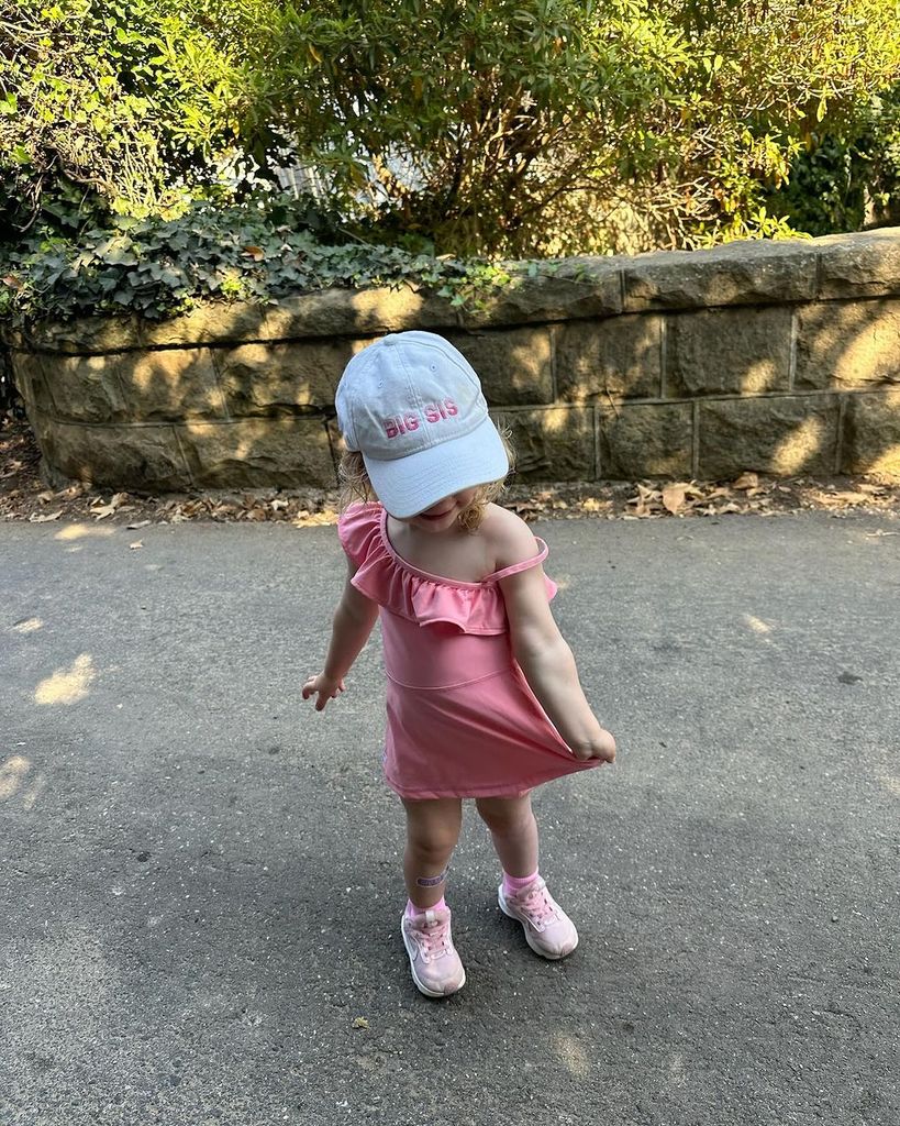 Chris Pratt's daughter wearing a 'big sis' hat