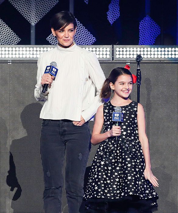 Katie Holmes And Tom Cruises Lookalike Daughter Suri See 10 Ultra Rare Photos Hello 