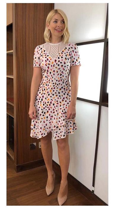 Holly Willoughby looks gorgeous in a Karen Millen dress on This Morning ...