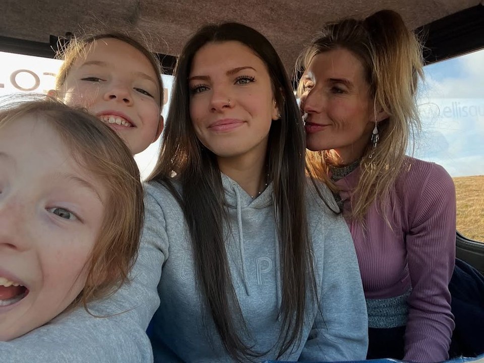 Amanda Owen addresses family 'adversity' alongside unrecognisable teenager  | HELLO!