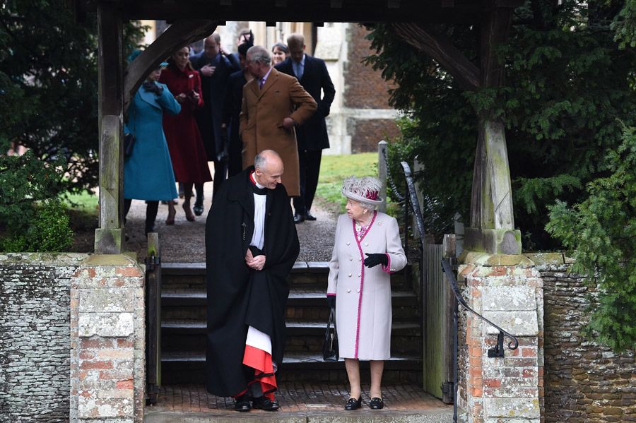 the queen leaving chuch