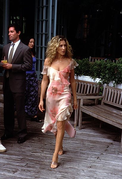 18 Of Carrie Bradshaw S Most Stylish Outfits And How To Recreate Them Hello