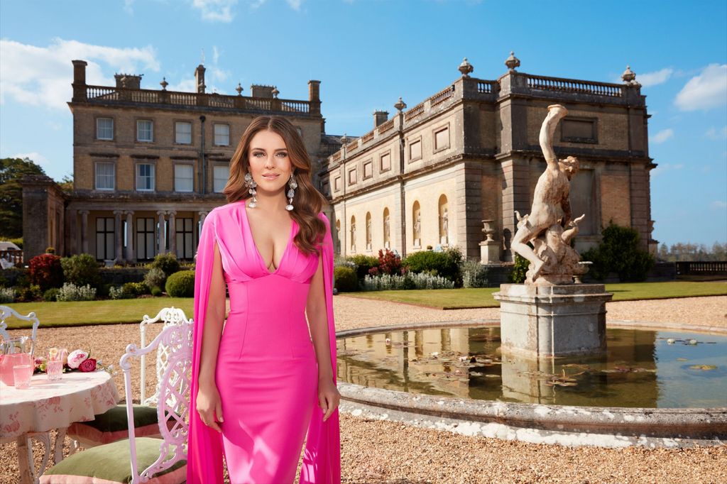  Elizabeth Hurley stood in front of manor house