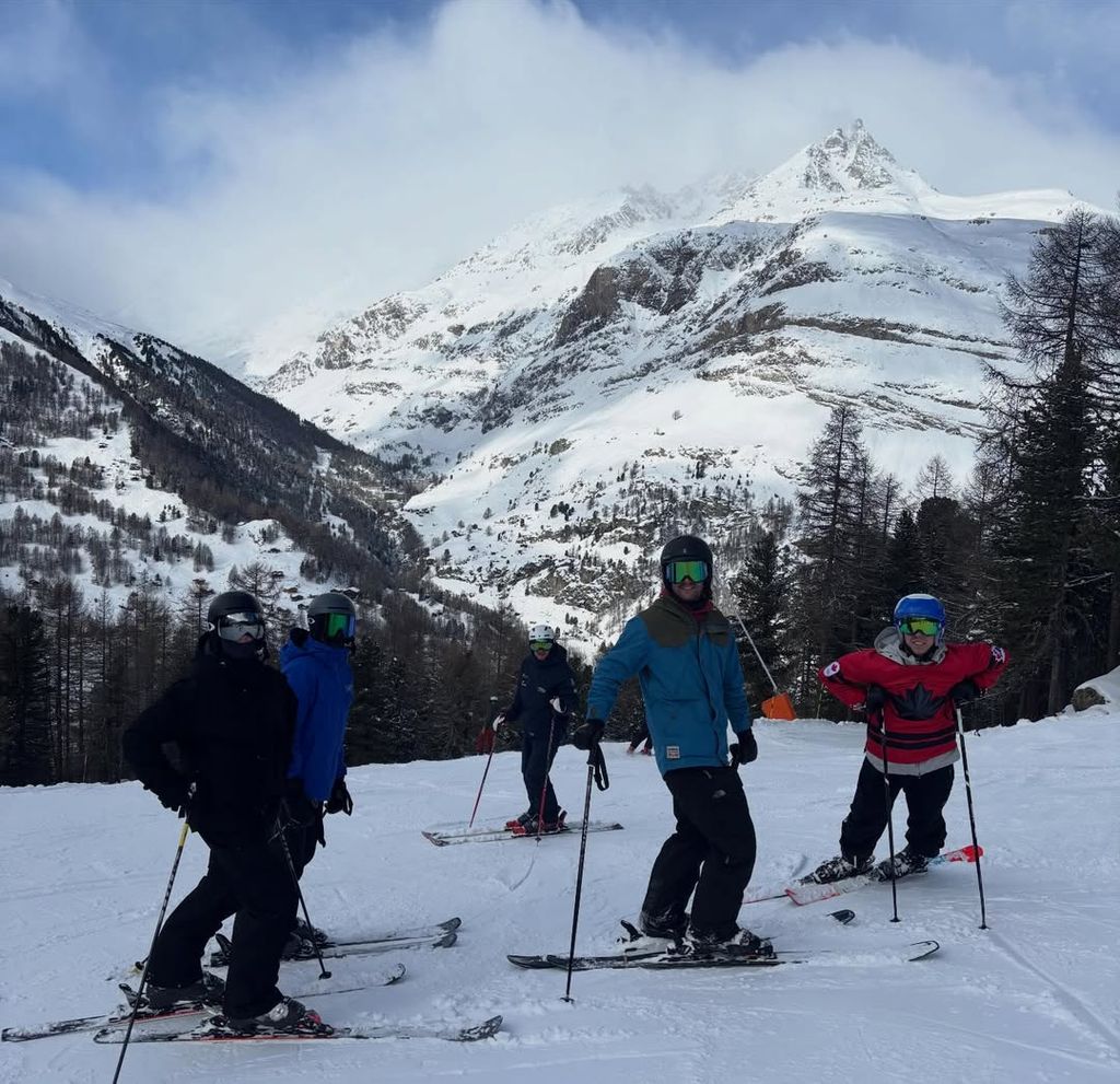 David fournit des fils à la neige