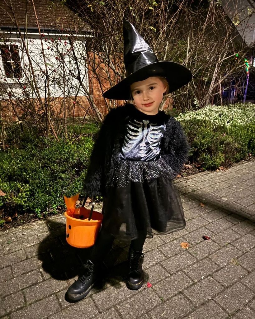 Ola and James took Ella trick or treating at Halloween