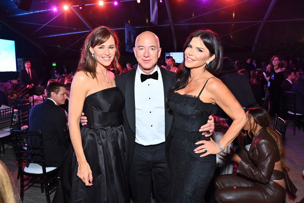 Jennifer Garner, Jeff Bezos, and Lauren Sanchez attend the Baby2Baby 10-Year Gala presented by Paul Mitchell on November 13, 2021 in West Hollywood, California