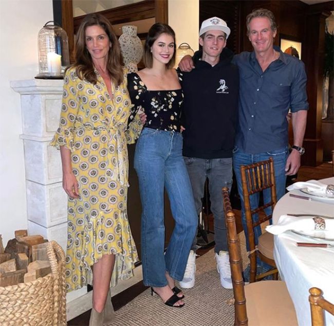 cindy crawford with family