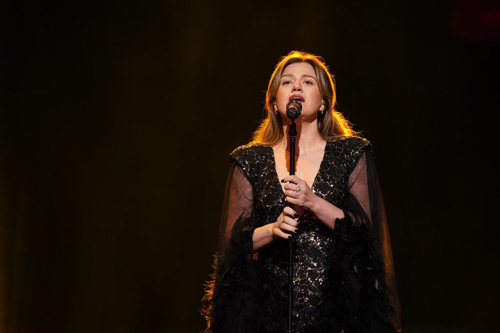 THE VOICE -- "Live Finale Part B" Episode 2715B -- Pictured: Kelly Clarkson