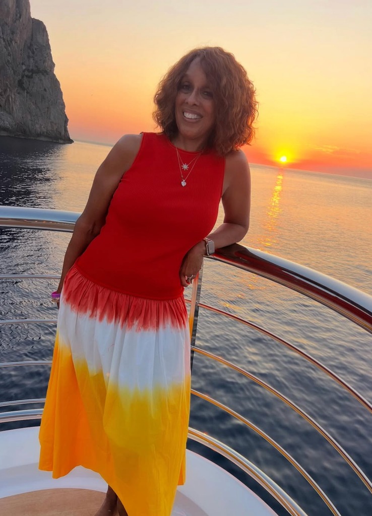 Gayle King shares seaside photos of vacation with Oprah aboard 0 million yacht