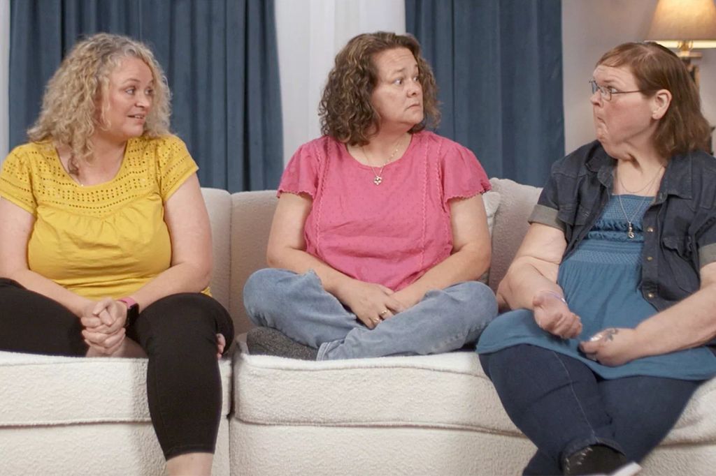 Amanda, Misty and Tammy Slaton in a scene from 1000lbs Sisters