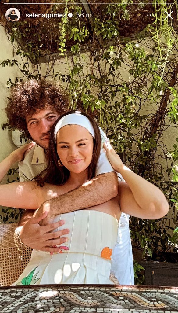 Selena Gomez Benny Blanco fait un câlin