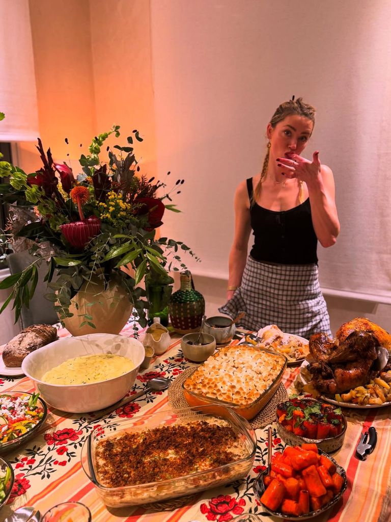 amber heard thanksgiving table