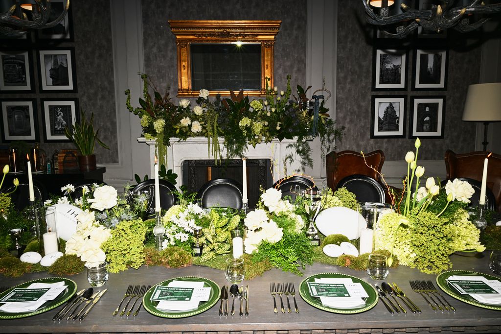 The guests fancy dining layout...