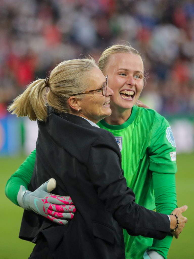 Hannah Hampton hugging the Lionesses' head coach