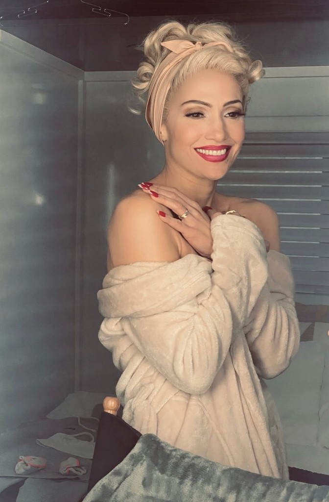 Photo shared by Jennifer Lopez in her Kiss of the Spider Woman fan, which had fans mistaking her for Gwen Stefani