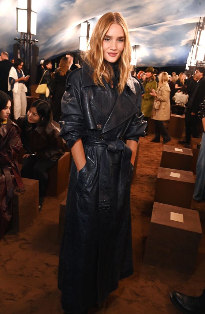 Rosie looked effortlessly cool in her Burberry trench