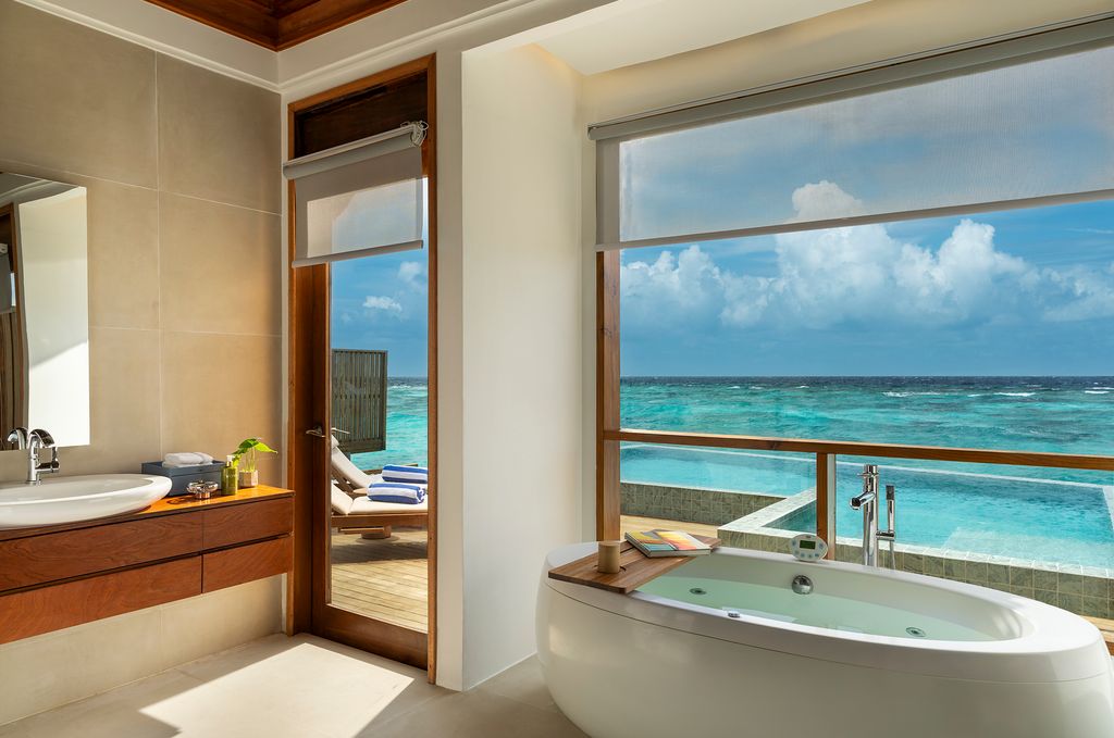 Bath in the Maldives 