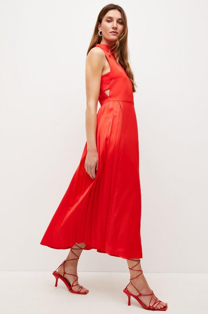 Vestido vermelho Karen Millen para noite de encontro com detalhes recortados