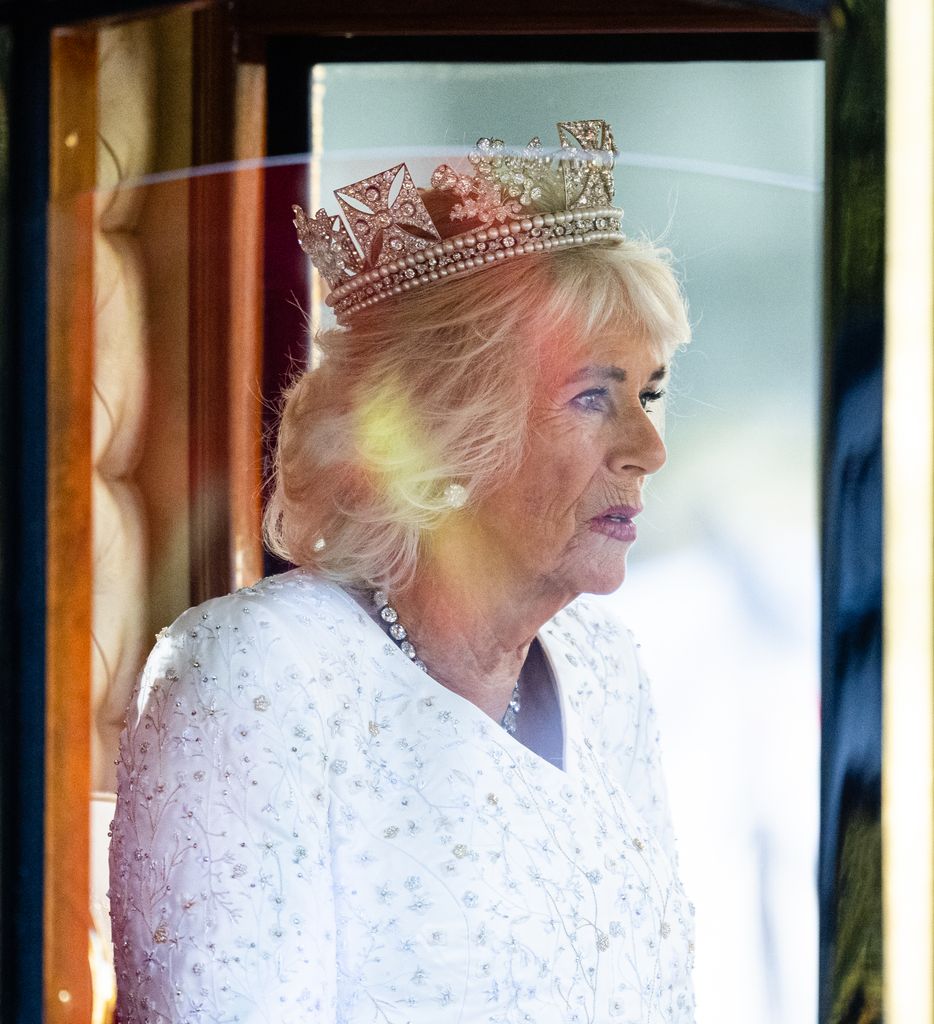 queen camilla in carriage 