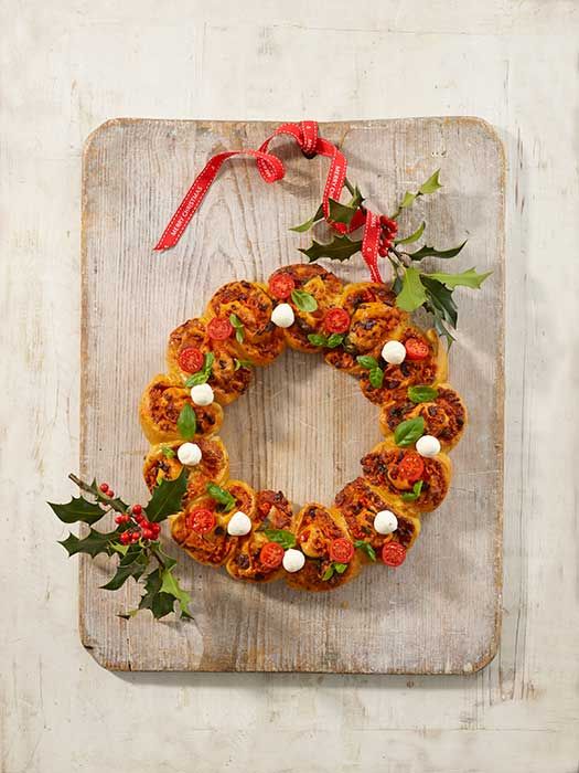 Christmas Pizza Wreath