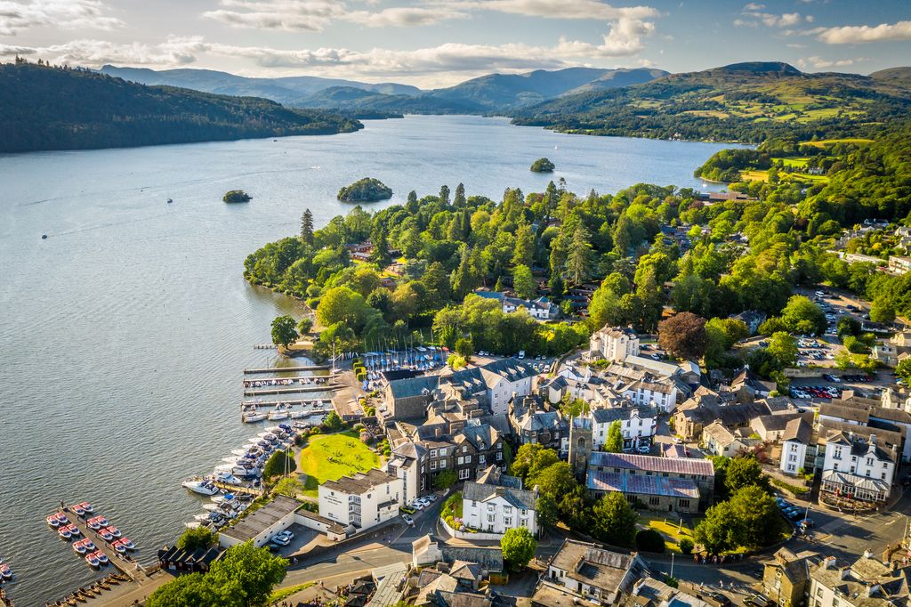 The idyllic lakeside town of Bowness-on-Windermere, Cumbria, Cumbria, UK
