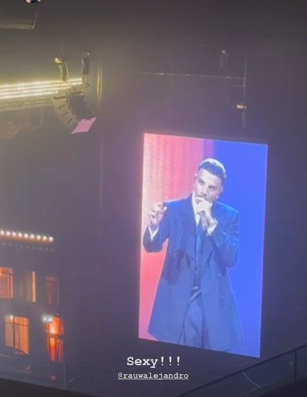 photo of raul alejandro in suit on stage at o2 arenea